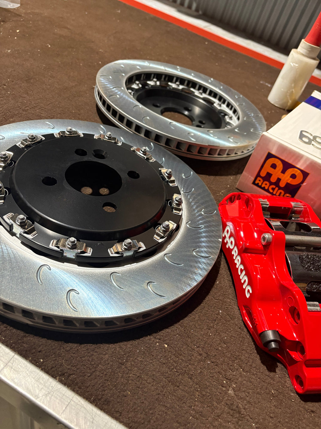 R53 AP BRAKE UPGRADE KIT 4 POT CALIPERS WITH 2 PIECE DISCS